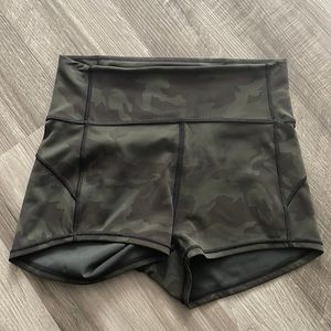 Lululemon 4” shorts